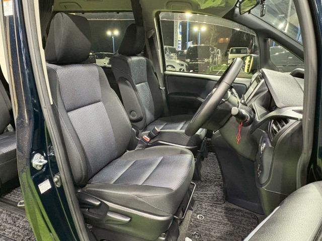 ヴォクシー ZS 9型ナビ 両側電動スライドドア 後席モニター 後席オートエアコン 地デジ バックカメラ Bluetooth接続 ETC フロントフォグライト LEDヘッドライト プッシュスタート スマートキー 7人(40枚目)