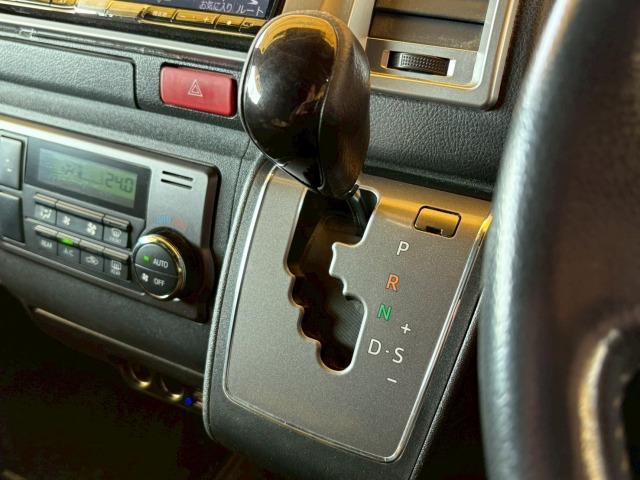 ハイエースバン スーパーGLダークプライム2 4WD 8型ナビ 両側電動スライド WEDSアルミ ホワイトレター トヨタセーフティーセンス オートマチックハイビーム LEDヘッドライト シートカバー フォグライト 地デジ バックカメラ ETC(39枚目)