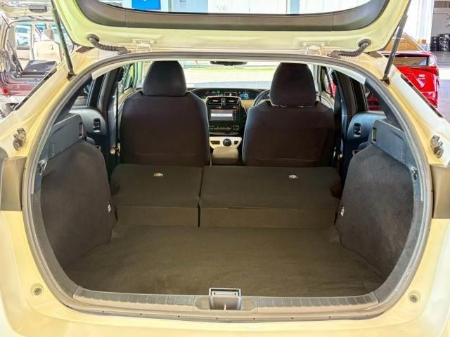 プリウス Ａ　フルエアロ　純正ＳＤナビ　レーダークルーズ　衝突軽減　レーンキープ　ヘッドアップディスプレイ　インテリジェントパーキングアシスト　オートマチックハイビーム　地デジ　バックカメラ　Ｂｌｕｅｔｏｏｔｈ（12枚目）