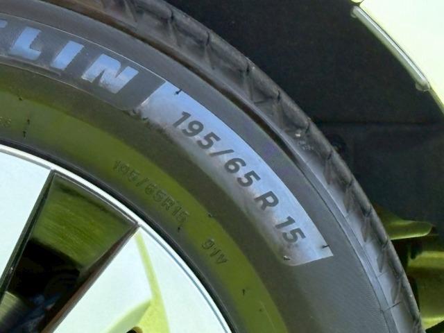 プリウス Ａ　フルエアロ　純正ＳＤナビ　レーダークルーズ　衝突軽減　レーンキープ　ヘッドアップディスプレイ　インテリジェントパーキングアシスト　オートマチックハイビーム　地デジ　バックカメラ　Ｂｌｕｅｔｏｏｔｈ（22枚目）