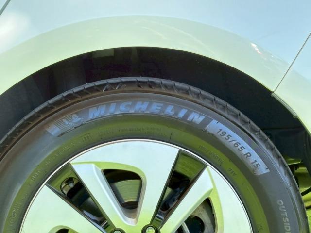 プリウス Ａ　フルエアロ　純正ＳＤナビ　レーダークルーズ　衝突軽減　レーンキープ　ヘッドアップディスプレイ　インテリジェントパーキングアシスト　オートマチックハイビーム　地デジ　バックカメラ　Ｂｌｕｅｔｏｏｔｈ（23枚目）