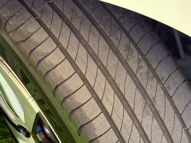 プリウス Ａ　フルエアロ　純正ＳＤナビ　レーダークルーズ　衝突軽減　レーンキープ　ヘッドアップディスプレイ　インテリジェントパーキングアシスト　オートマチックハイビーム　地デジ　バックカメラ　Ｂｌｕｅｔｏｏｔｈ（25枚目）