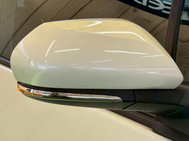 プリウス Ａ　フルエアロ　純正ＳＤナビ　レーダークルーズ　衝突軽減　レーンキープ　ヘッドアップディスプレイ　インテリジェントパーキングアシスト　オートマチックハイビーム　地デジ　バックカメラ　Ｂｌｕｅｔｏｏｔｈ（26枚目）