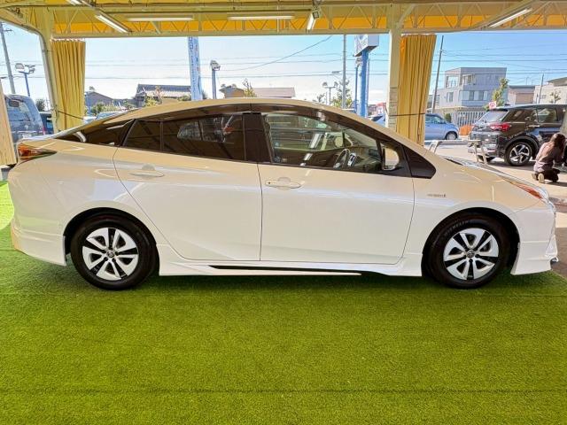 プリウス Ａ　フルエアロ　純正ＳＤナビ　レーダークルーズ　衝突軽減　レーンキープ　ヘッドアップディスプレイ　インテリジェントパーキングアシスト　オートマチックハイビーム　地デジ　バックカメラ　Ｂｌｕｅｔｏｏｔｈ（38枚目）