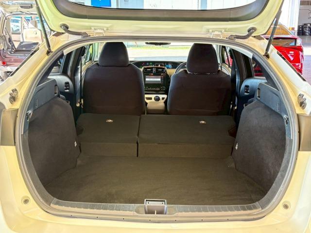 プリウス Ａ　フルエアロ　純正ＳＤナビ　レーダークルーズ　衝突軽減　レーンキープ　ヘッドアップディスプレイ　インテリジェントパーキングアシスト　オートマチックハイビーム　地デジ　バックカメラ　Ｂｌｕｅｔｏｏｔｈ（44枚目）