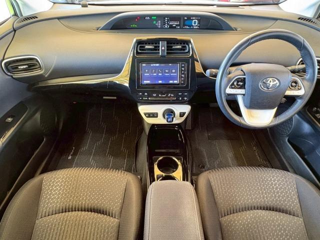 プリウス Ａ　フルエアロ　純正ＳＤナビ　レーダークルーズ　衝突軽減　レーンキープ　ヘッドアップディスプレイ　インテリジェントパーキングアシスト　オートマチックハイビーム　地デジ　バックカメラ　Ｂｌｕｅｔｏｏｔｈ（46枚目）