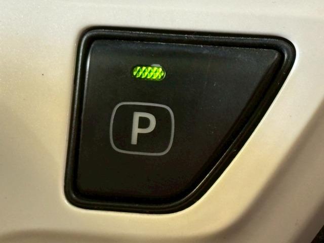 プリウス Ａ　フルエアロ　純正ＳＤナビ　レーダークルーズ　衝突軽減　レーンキープ　ヘッドアップディスプレイ　インテリジェントパーキングアシスト　オートマチックハイビーム　地デジ　バックカメラ　Ｂｌｕｅｔｏｏｔｈ（68枚目）