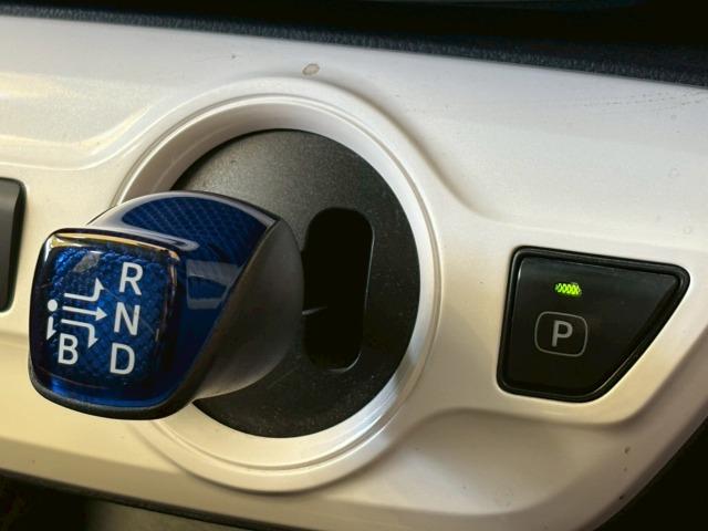 プリウス Ａ　フルエアロ　純正ＳＤナビ　レーダークルーズ　衝突軽減　レーンキープ　ヘッドアップディスプレイ　インテリジェントパーキングアシスト　オートマチックハイビーム　地デジ　バックカメラ　Ｂｌｕｅｔｏｏｔｈ（69枚目）