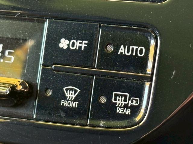 プリウス Ａ　フルエアロ　純正ＳＤナビ　レーダークルーズ　衝突軽減　レーンキープ　ヘッドアップディスプレイ　インテリジェントパーキングアシスト　オートマチックハイビーム　地デジ　バックカメラ　Ｂｌｕｅｔｏｏｔｈ（70枚目）