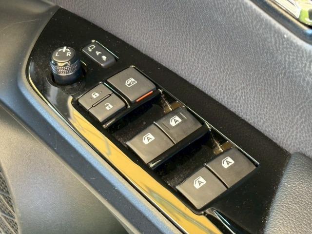 プリウス Ａ　フルエアロ　純正ＳＤナビ　レーダークルーズ　衝突軽減　レーンキープ　ヘッドアップディスプレイ　インテリジェントパーキングアシスト　オートマチックハイビーム　地デジ　バックカメラ　Ｂｌｕｅｔｏｏｔｈ（73枚目）