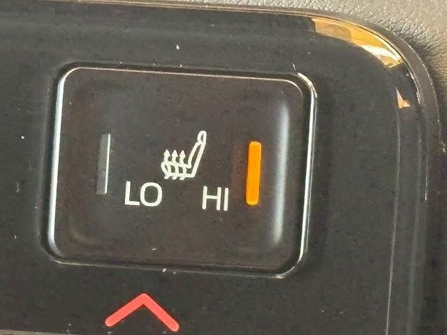 ノア Ｓ－Ｚ　ディスプレイオーディオ　ＣＤ／ＤＶＤデッキ　　　レーダークルーズコントロール　衝突軽減　レーンキープ　Ｂｌｕｅｔｏｏｔｈ　バックカメラ　シートヒーター　オートマチックハイビーム　ＢＳＭ　後席ＡＡＣ（6枚目）