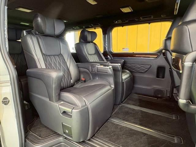 グランエース Premium 後席モニター 全方位 ナビ シートヒーター レ-ダークルーズ 衝突軽減 レーンキープ デジタルインナーミラー ブラインドスポットモニター 後席オートエアコン 電動シート クリアランスソナー(12枚目)