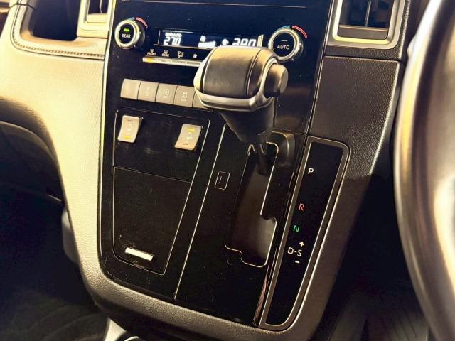 グランエース Premium 後席モニター 全方位 ナビ シートヒーター レ-ダークルーズ 衝突軽減 レーンキープ デジタルインナーミラー ブラインドスポットモニター 後席オートエアコン 電動シート クリアランスソナー(60枚目)