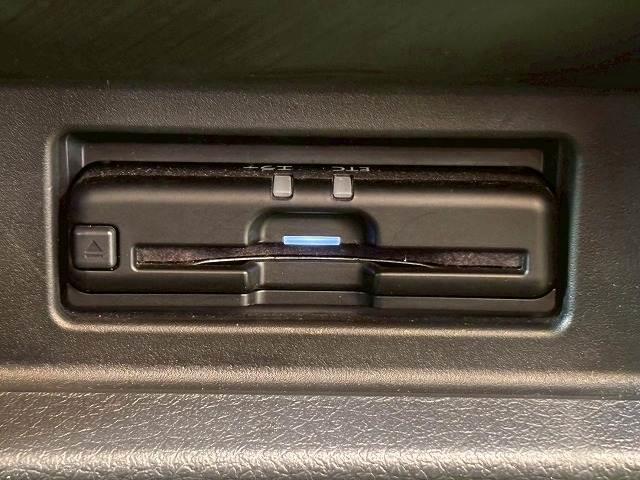 キャラバン プレミアムGX 純正ナビ 全周囲 シートヒーター 電動スライドドア 軽油 4WD クリアランスソナー 小窓 デジタルインナーミラー プッシュスタート スマートキー Bluetooth接続 LEDヘッドライト(9枚目)