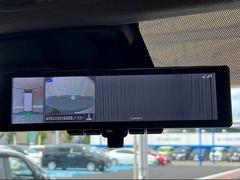【全周囲モニター】を装備しております。リアカメラの映像がカラーで映し出されますので日々の駐車も安心安全です。 3