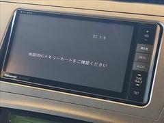 【パナソニックナビ】装備です！フルセグテレビやＢｌｕｅｔｏｏｔｈオーディオ接続、ＤＶＤ再生など多彩な機能を併せ持っており、インパネ周りがすっきりしてますね！ 3