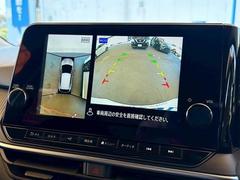 【パノラミックビューモニター】を装備しております。全周囲カメラで危険察知。狭い駐車場でも安心して駐車できますね。 4