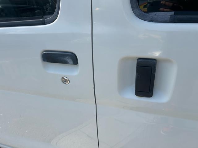 ハイゼットカーゴ 　軽バン　エアコン　両側パワースライドドア　走行距離２９０００ｋｍ　取扱い説明書　スペアキー　運転席エアバッグ　助手席エアバッグ（23枚目）