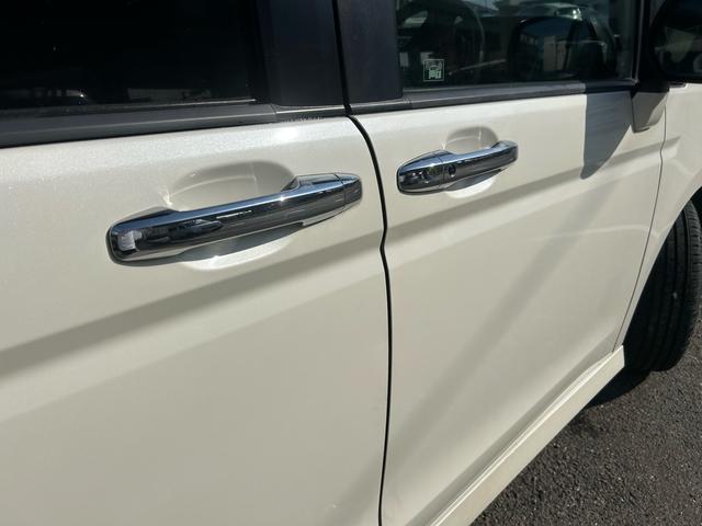 ステップワゴンスパーダ Ｚ　ＨＤＤナビエディション　ワンオーナー　純正ナビ　フルセグテレビ　バックカメラ　両側パワースライドドア　ＥＴＣ　キーレスエントリー　スマートキー　ＨＩＤヘッドライト（16枚目）