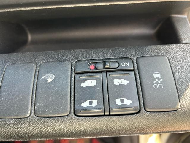 ステップワゴンスパーダ Ｚ　ＨＤＤナビエディション　ワンオーナー　純正ナビ　フルセグテレビ　バックカメラ　両側パワースライドドア　ＥＴＣ　キーレスエントリー　スマートキー　ＨＩＤヘッドライト（29枚目）