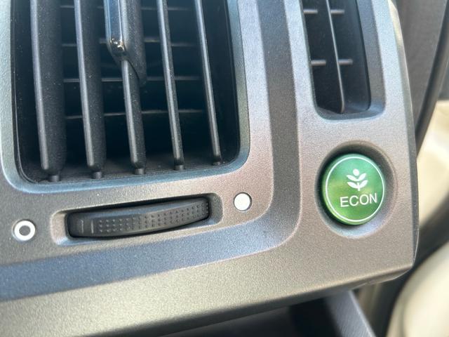 ステップワゴンスパーダ Ｚ　ＨＤＤナビエディション　ワンオーナー　純正ナビ　フルセグテレビ　バックカメラ　両側パワースライドドア　ＥＴＣ　キーレスエントリー　スマートキー　ＨＩＤヘッドライト（31枚目）