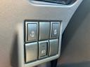 片側だけのパワースライドが多い中この車両は両側パワー電動スライドドアです!