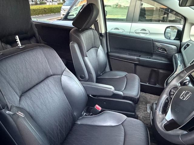 オデッセイ アブソルート 両側パワースライドドア バックモニター ハーフレザーシート パドルシフト 純正アルミ スマートキー(11枚目)