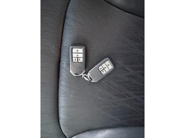 オデッセイ アブソルート 両側パワースライドドア バックモニター ハーフレザーシート パドルシフト 純正アルミ スマートキー(12枚目)