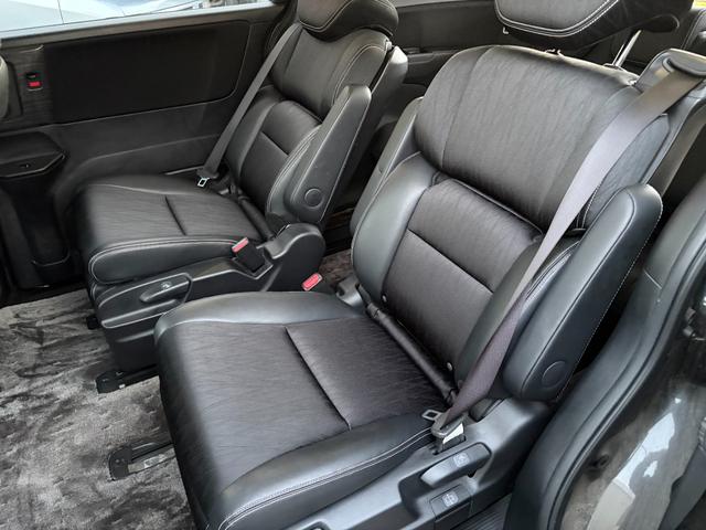 オデッセイ アブソルート 両側パワースライドドア バックモニター ハーフレザーシート パドルシフト 純正アルミ スマートキー(13枚目)