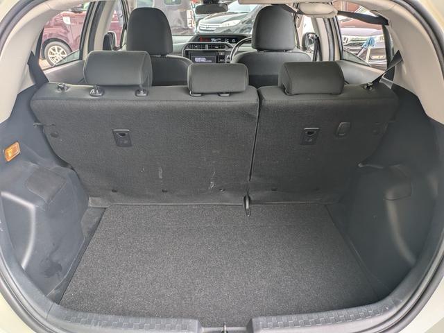 アクア Ｓスタイルブラック　純正ＳＤナビ　ＢＴオーディオ　ＥＴＣ　バックカメラ　フルセグＴＶ　ワンオーナー車　衝突軽減ブレーキ　車線逸脱警報装置　オートマチックハイビーム　ＬＥＤヘッドライト　オートマチックハイビーム（12枚目）