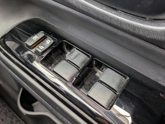 アクア Ｓスタイルブラック　純正ＳＤナビ　ＢＴオーディオ　ＥＴＣ　バックカメラ　フルセグＴＶ　ワンオーナー車　衝突軽減ブレーキ　車線逸脱警報装置　オートマチックハイビーム　ＬＥＤヘッドライト　オートマチックハイビーム（24枚目）
