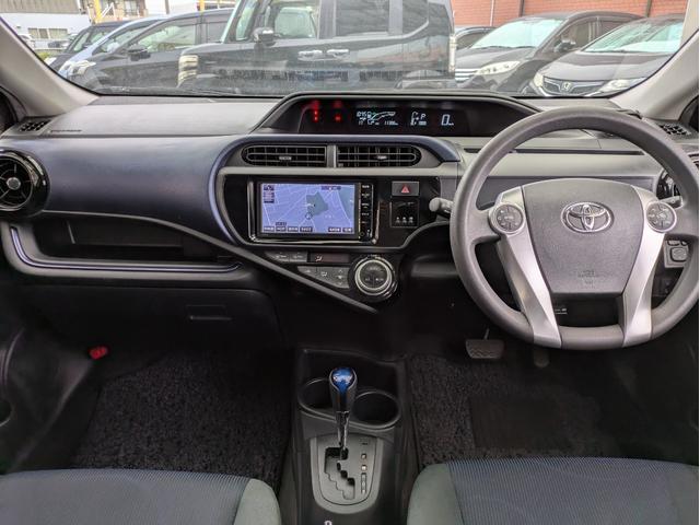 アクア S 純正SDナビ BTオーディオ ETC バックカメラ ワンセグTV スマートキー プッシュスタート オートライト LEDヘッドライト 車線逸脱警報装置 アイドリングストップ ステアリングリモコン(7枚目)