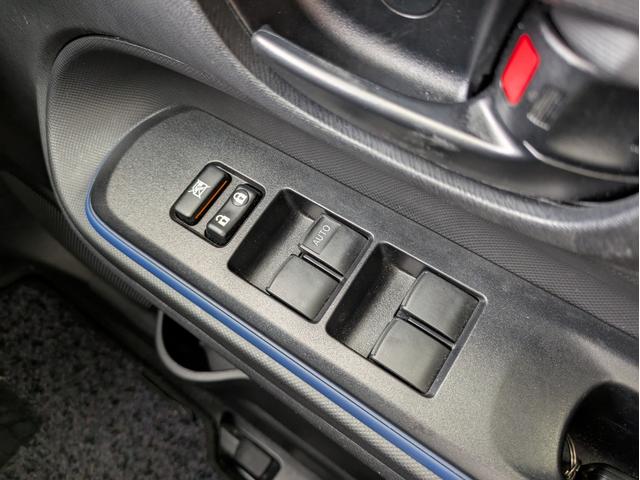 アクア S 純正SDナビ BTオーディオ ETC バックカメラ ワンセグTV スマートキー プッシュスタート オートライト LEDヘッドライト 車線逸脱警報装置 アイドリングストップ ステアリングリモコン(30枚目)