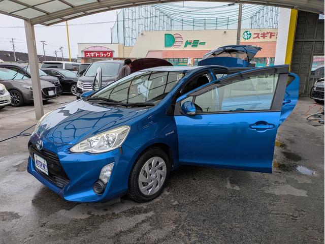 アクア S 純正SDナビ BTオーディオ ETC バックカメラ ワンセグTV スマートキー プッシュスタート オートライト LEDヘッドライト 車線逸脱警報装置 アイドリングストップ ステアリングリモコン(54枚目)