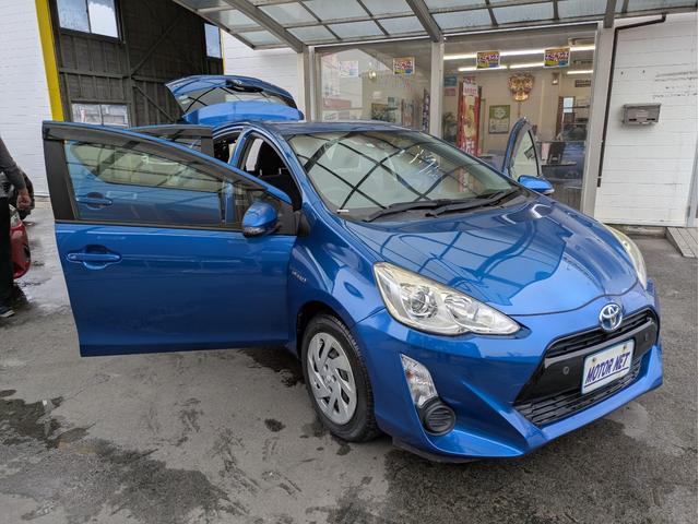 アクア S 純正SDナビ BTオーディオ ETC バックカメラ ワンセグTV スマートキー プッシュスタート オートライト LEDヘッドライト 車線逸脱警報装置 アイドリングストップ ステアリングリモコン(56枚目)