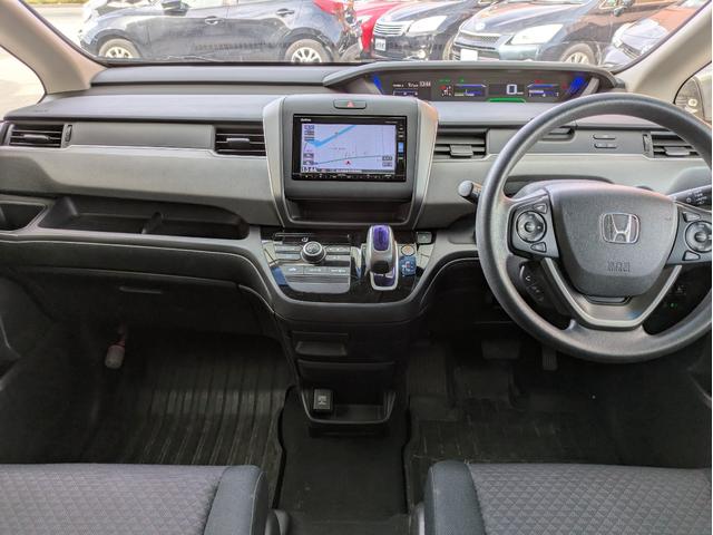 フリード＋ハイブリッド ハイブリッドＧ・ホンダセンシング　純正ＳＤナビ　ＢＴオーディオ　ＥＴＣ　バックカメラ　ＵＳＢ入力端子　フルセグＴＶ　両側電動スライドドア　追従クルコン　衝突軽減ブレーキ　車線逸脱警報　オートライト　ＬＥＤヘッドライト　ウォークスルー（7枚目）