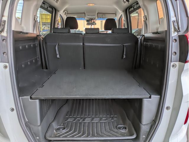 フリード＋ハイブリッド ハイブリッドＧ・ホンダセンシング　純正ＳＤナビ　ＢＴオーディオ　ＥＴＣ　バックカメラ　ＵＳＢ入力端子　フルセグＴＶ　両側電動スライドドア　追従クルコン　衝突軽減ブレーキ　車線逸脱警報　オートライト　ＬＥＤヘッドライト　ウォークスルー（12枚目）