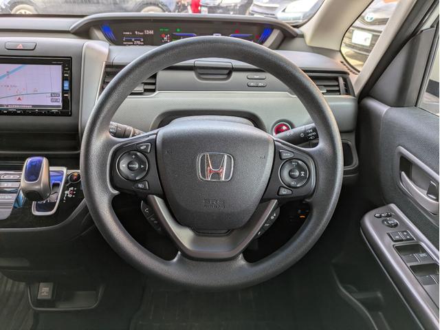 フリード＋ハイブリッド ハイブリッドＧ・ホンダセンシング　純正ＳＤナビ　ＢＴオーディオ　ＥＴＣ　バックカメラ　ＵＳＢ入力端子　フルセグＴＶ　両側電動スライドドア　追従クルコン　衝突軽減ブレーキ　車線逸脱警報　オートライト　ＬＥＤヘッドライト　ウォークスルー（14枚目）