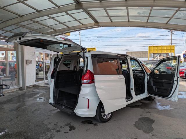 フリード＋ハイブリッド ハイブリッドＧ・ホンダセンシング　純正ＳＤナビ　ＢＴオーディオ　ＥＴＣ　バックカメラ　ＵＳＢ入力端子　フルセグＴＶ　両側電動スライドドア　追従クルコン　衝突軽減ブレーキ　車線逸脱警報　オートライト　ＬＥＤヘッドライト　ウォークスルー（46枚目）