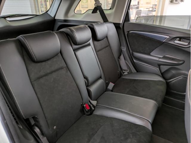 シャトル ハイブリッドＸ　純正ナビ　バックカメラ　フルセグＴＶ　Ｂｌｕｅｔｏｏｔｈオーディオ　ＬＥＤヘッドライト　スマートキー　プッシュスタート　オートエアコン　ＥＴＣ　クルコン　ウインカーミラー　衝突軽減ブレーキ（9枚目）