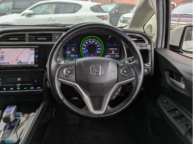 シャトル ハイブリッドＸ　純正ナビ　バックカメラ　フルセグＴＶ　Ｂｌｕｅｔｏｏｔｈオーディオ　ＬＥＤヘッドライト　スマートキー　プッシュスタート　オートエアコン　ＥＴＣ　クルコン　ウインカーミラー　衝突軽減ブレーキ（14枚目）