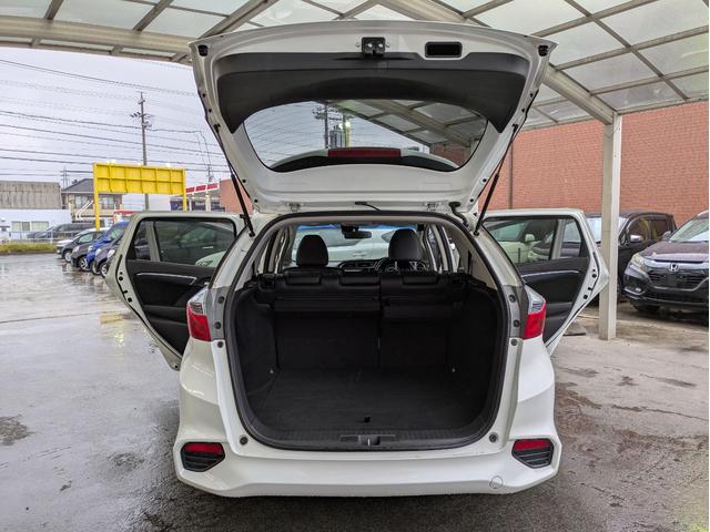 シャトル ハイブリッドＸ　純正ナビ　バックカメラ　フルセグＴＶ　Ｂｌｕｅｔｏｏｔｈオーディオ　ＬＥＤヘッドライト　スマートキー　プッシュスタート　オートエアコン　ＥＴＣ　クルコン　ウインカーミラー　衝突軽減ブレーキ（59枚目）