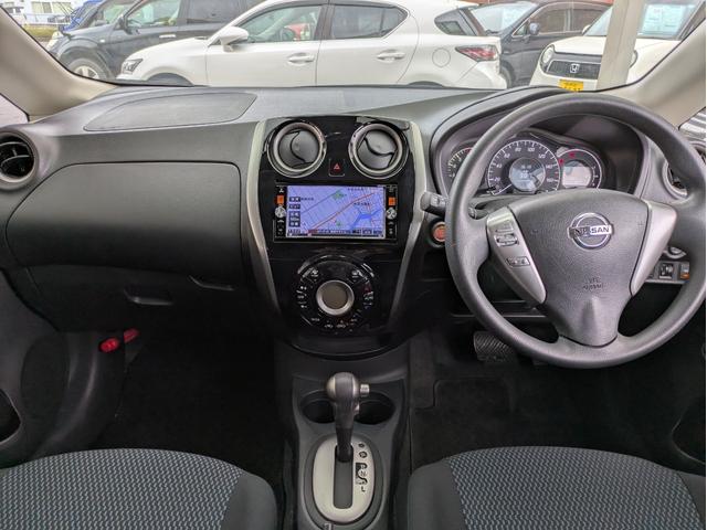 ノート Ｘ　ＤＩＧ－Ｓ　Ｖセレクション＋セーフティ　純正ＳＤナビ　フルセグＴＶ　アラウンドビューモニタ　Ｂｌｕｅｔｏｏｔｈオーディオ　ＣＤ／ＤＶＤ再生　アイドリングストップ　オートエアコン　ＥＴＣ　スマートキー　プッシュスタート　ウインカーミラー（14枚目）