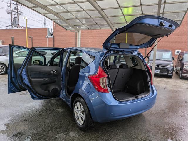 ノート Ｘ　ＤＩＧ－Ｓ　Ｖセレクション＋セーフティ　純正ＳＤナビ　フルセグＴＶ　アラウンドビューモニタ　Ｂｌｕｅｔｏｏｔｈオーディオ　ＣＤ／ＤＶＤ再生　アイドリングストップ　オートエアコン　ＥＴＣ　スマートキー　プッシュスタート　ウインカーミラー（52枚目）