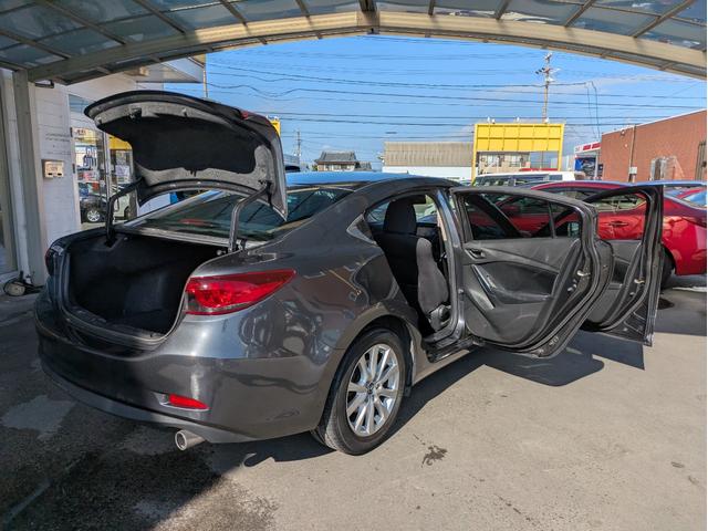 ■モーターネットでは、入庫の際に経験を重ねたスタッフが入念にチェックし自社基準をパスしたお車のみ展示しております。さらに、車のコンディションがお客様にも一目で分かるよう、展示車には車両状態表付