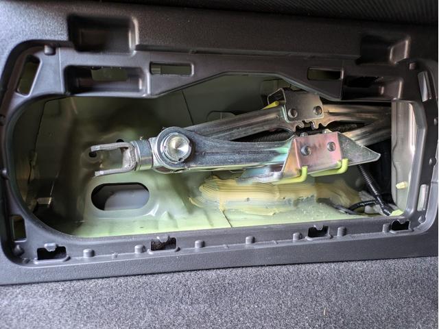 フリード＋ Ｇ・ホンダセンシング　社外ＳＤナビ　ＢＴオーディオ　ドラレコ　ＥＴＣ　バックカメラ　ＣＤ／ＤＶＤ再生　フルセグＴＶ　両側電動スライドドア　追従クルコン　衝突軽減ブレーキ　車線逸脱警報装置　プッシュスタート　ウォークスルー（13枚目）