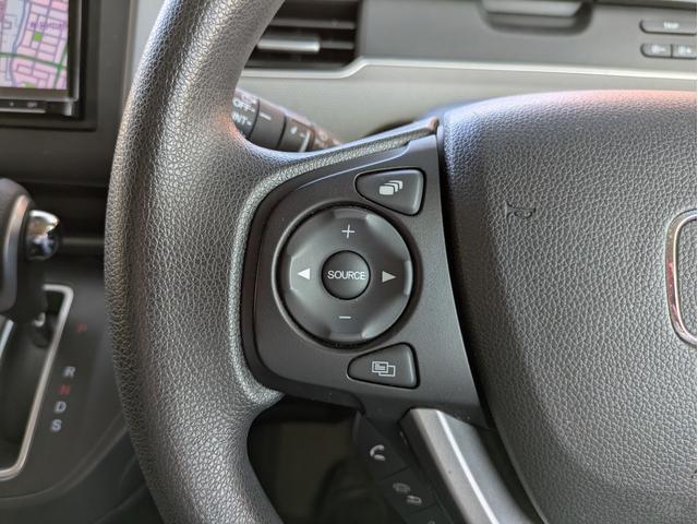 フリード＋ Ｇ・ホンダセンシング　社外ＳＤナビ　ＢＴオーディオ　ドラレコ　ＥＴＣ　バックカメラ　ＣＤ／ＤＶＤ再生　フルセグＴＶ　両側電動スライドドア　追従クルコン　衝突軽減ブレーキ　車線逸脱警報装置　プッシュスタート　ウォークスルー（17枚目）