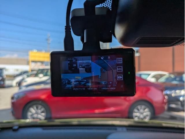 フリード＋ Ｇ・ホンダセンシング　社外ＳＤナビ　ＢＴオーディオ　ドラレコ　ＥＴＣ　バックカメラ　ＣＤ／ＤＶＤ再生　フルセグＴＶ　両側電動スライドドア　追従クルコン　衝突軽減ブレーキ　車線逸脱警報装置　プッシュスタート　ウォークスルー（26枚目）