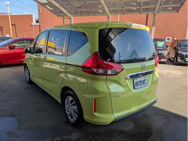 フリード＋ Ｇ・ホンダセンシング　社外ＳＤナビ　ＢＴオーディオ　ドラレコ　ＥＴＣ　バックカメラ　ＣＤ／ＤＶＤ再生　フルセグＴＶ　両側電動スライドドア　追従クルコン　衝突軽減ブレーキ　車線逸脱警報装置　プッシュスタート　ウォークスルー（43枚目）