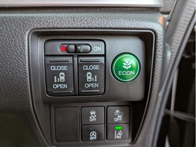 オデッセイ アブソルート・ＥＸホンダセンシング　純正ナビ　ＢＴオーディオ　全周囲・バックカメラ　ＥＴＣ　後席モニター　ＵＳＢ入力端子　追従クルコン　衝突軽減ブレーキ　車線逸脱警報　ハーフレザーシート　フルエアロ　オートライト　両側電動スライドドア（30枚目）